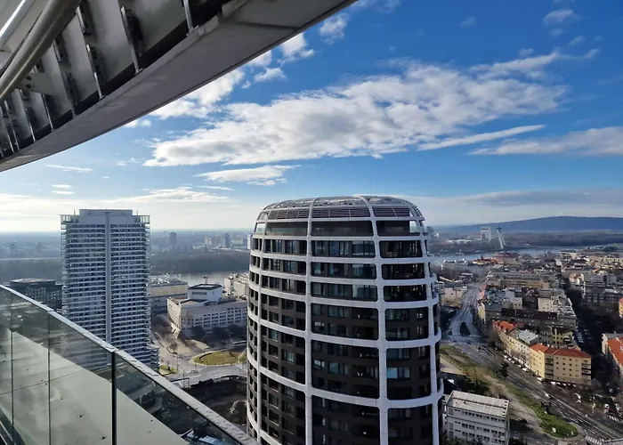 Urban Elegance Sky Park With Parking Spot * Pozsony